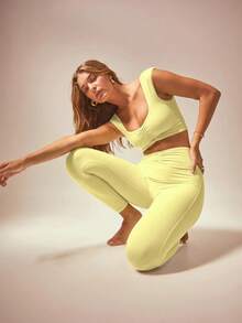Aralina Women's Solid Color Cropped Tank Top & Leggings Sports Set - Yellow - View 5
