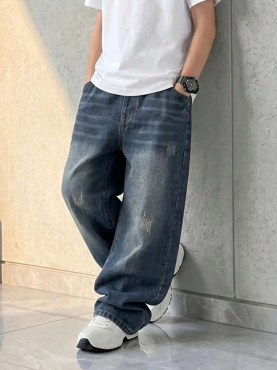 SHEIN Casuvi Kids Denimly Tween 男童宽松直筒牛仔裤。学院风休闲日常复古街头时尚推荐。复古水洗深蓝色个性风。搭配后袋，尽显街头酷感。宽松舒适。适合外出、休闲、校园日常穿着。衣橱必备的经典百搭时尚单品