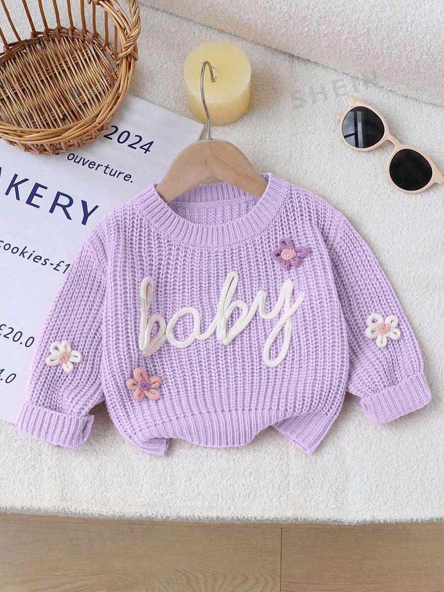 SHEIN 女嬰紫色花卉圓領針織衫「Baby」刺繡字母 3D 花朵裝飾 可愛仙氣款 秋季家庭套裝 婚禮賓客穿搭