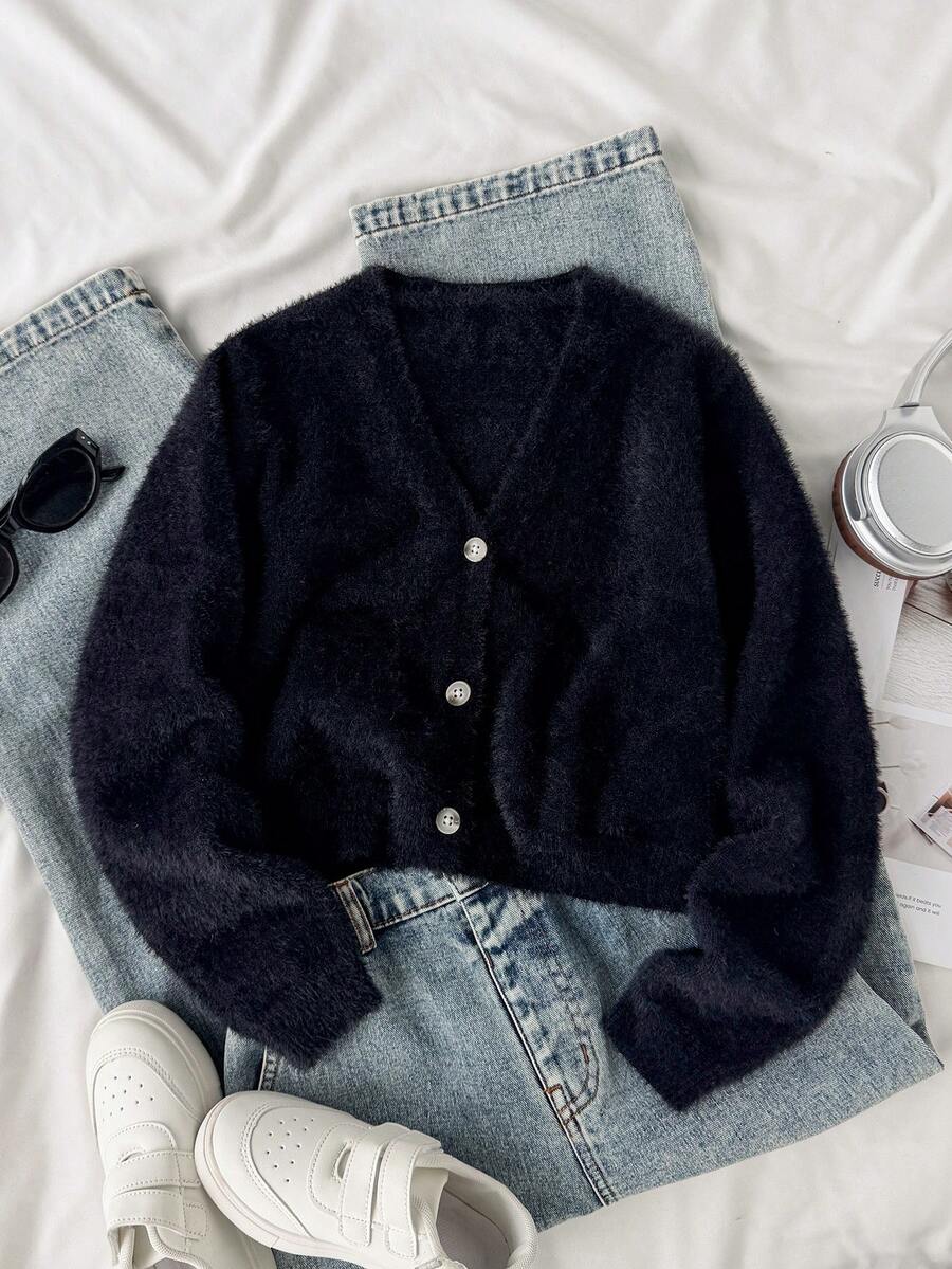 SHEIN Tween女孩秋冬針織開襟毛衣新品,獨特設計展現女孩獨特時尚品味,凸顯自然清新特質,適合親子時光、參加派對、戶外活動及穿搭拍照,ICON女孩必備 - 黑色 - 查看 1