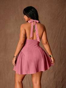 Rustia Gaun Ukuran Plus Minimalis Seksi dengan Desain Fashion Menggoda, Leher Halter V Dalam, Ikat Pinggang, dan Efek Melangsingkan - Dusty Pink - View 2