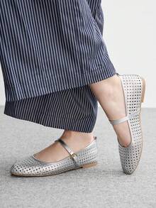 CUCCOO BIZCHIC Women's Shoes Silver Woven Hollow One-Buckle Mary Jane Flats - Silver - View 5