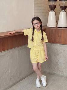 Casuvi Kids 女童柠檬条纹数码印花套装（2件套），短袖衬衫和短裤，适合通勤和日常穿着 - 黃色 - 查看 4