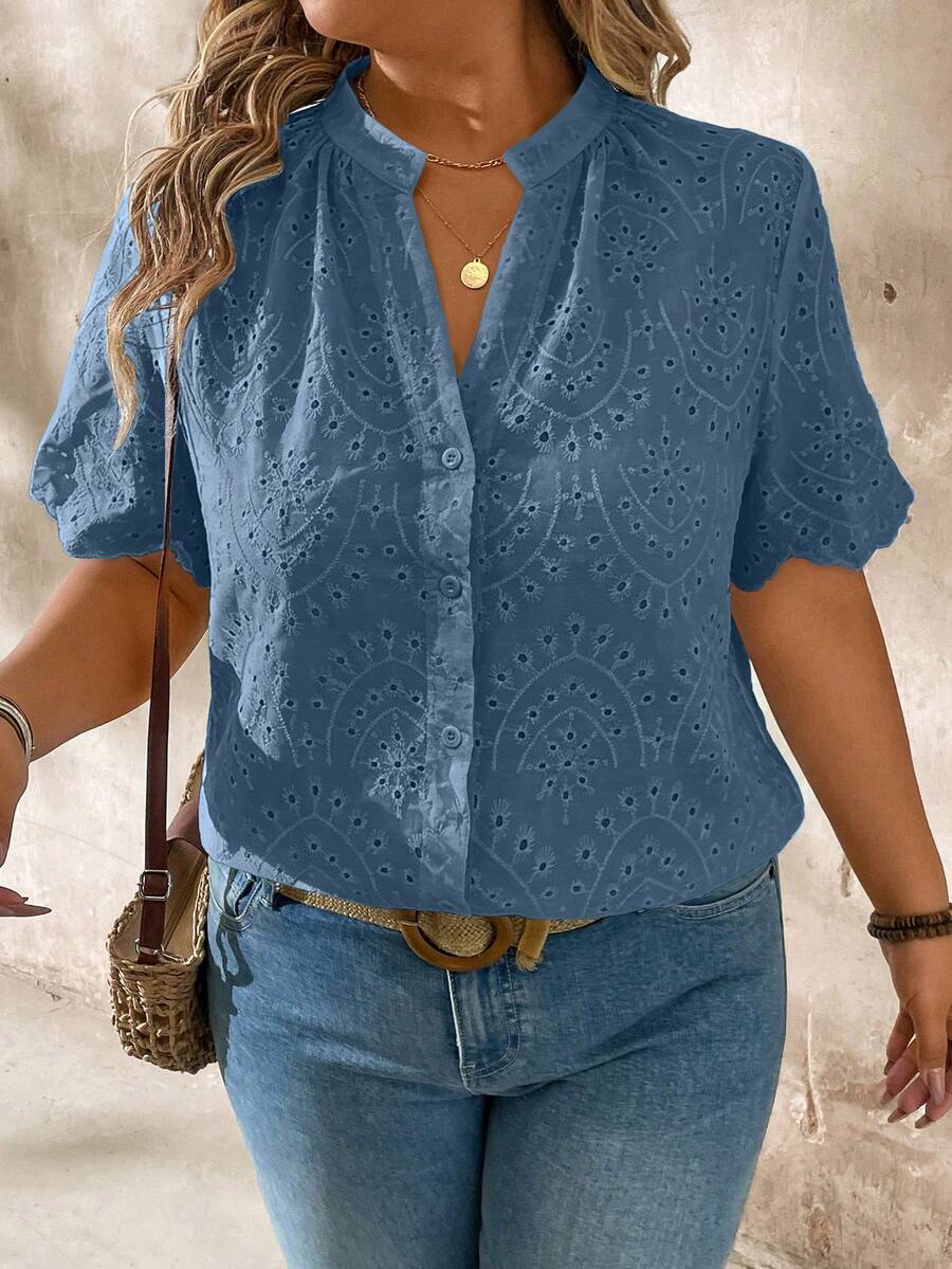 SHEIN LUNE CURVE 大尺碼短袖刺繡鏤空布料襯衫 - 藍色 - 查看 1