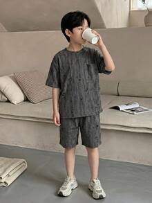 Casuvi Kids 男童简约时尚雪花印花圆领针织T恤和短裤两件套，面料舒适，版型时尚，春夏新品，适合多个季节和场合。 - 灰色 - 查看 5