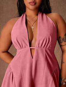 Rustia Gaun Ukuran Plus Minimalis Seksi dengan Desain Fashion Menggoda, Leher Halter V Dalam, Ikat Pinggang, dan Efek Melangsingkan - Dusty Pink - View 3