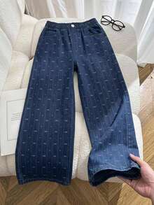 SHEIN Jeans de mezclilla casuales de moda dulce para niñas con moño, corazón y rayas de jacquard, cómodos de pierna ancha, cintura elástica plana, diseño de bolsillos, adecuados para el uso diario de niñas - Azul lavado oscuro - Ver 2