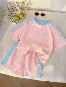 SHEIN 少女 T-shirt 套裝，運動風，粉色與深綠色拼接短袖 T-shirt 與短褲套裝，夏季寬鬆修身設計，輕量面料，適合日常穿著、休閒運動或搭配穿搭 - 粉色 - 查看 5