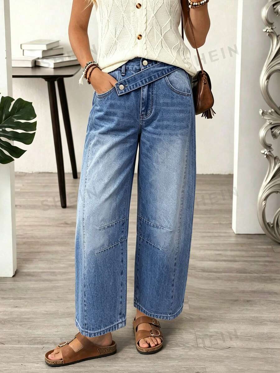 EMERY ROSE Celana Jeans Denim Kasual Serbaguna Wanita dengan Saku dan Liontin - Light Wash - View 1
