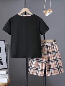SHEIN 2 Stücke Set Kinder Tween Jungen Lässig Buchstaben Muster Kragen Kurzarm T-Shirt und Kariertes Muster Shorts, geeignet für Pendeln, Schule, tägliche Lässig, Sport, Frühling/Sommer - Schwarz - Übersicht 3