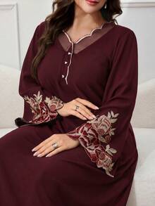 Al Najma 大尺碼女款花卉刺繡袖口優雅阿拉伯風洋裝 - 酒紅色 - 查看 1