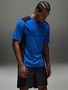 Sport MetroGents Conjunto deportivo de camiseta y pantalones cortos con bloques de color y patchwork para hombres - Azul - Ver 8