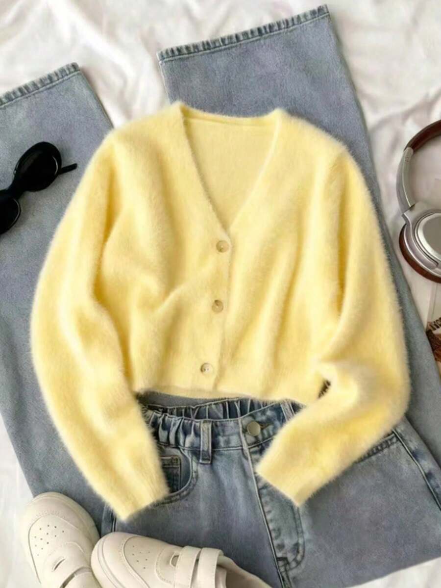 SHEIN 少女秋冬針織開襟毛衣,獨特設計,蓬鬆質感,展現女孩獨特時尚品味,白色調凸顯自然清新,可搭配T恤、細肩帶背心、洋裝、紗裙等多款衣著,舒適針織面料,前開襟設計,穿脫方便,兼具實用與時尚,軟妹風黃色毛衣開襟衫,夏季少女服飾 - 黃色 - 查看 1