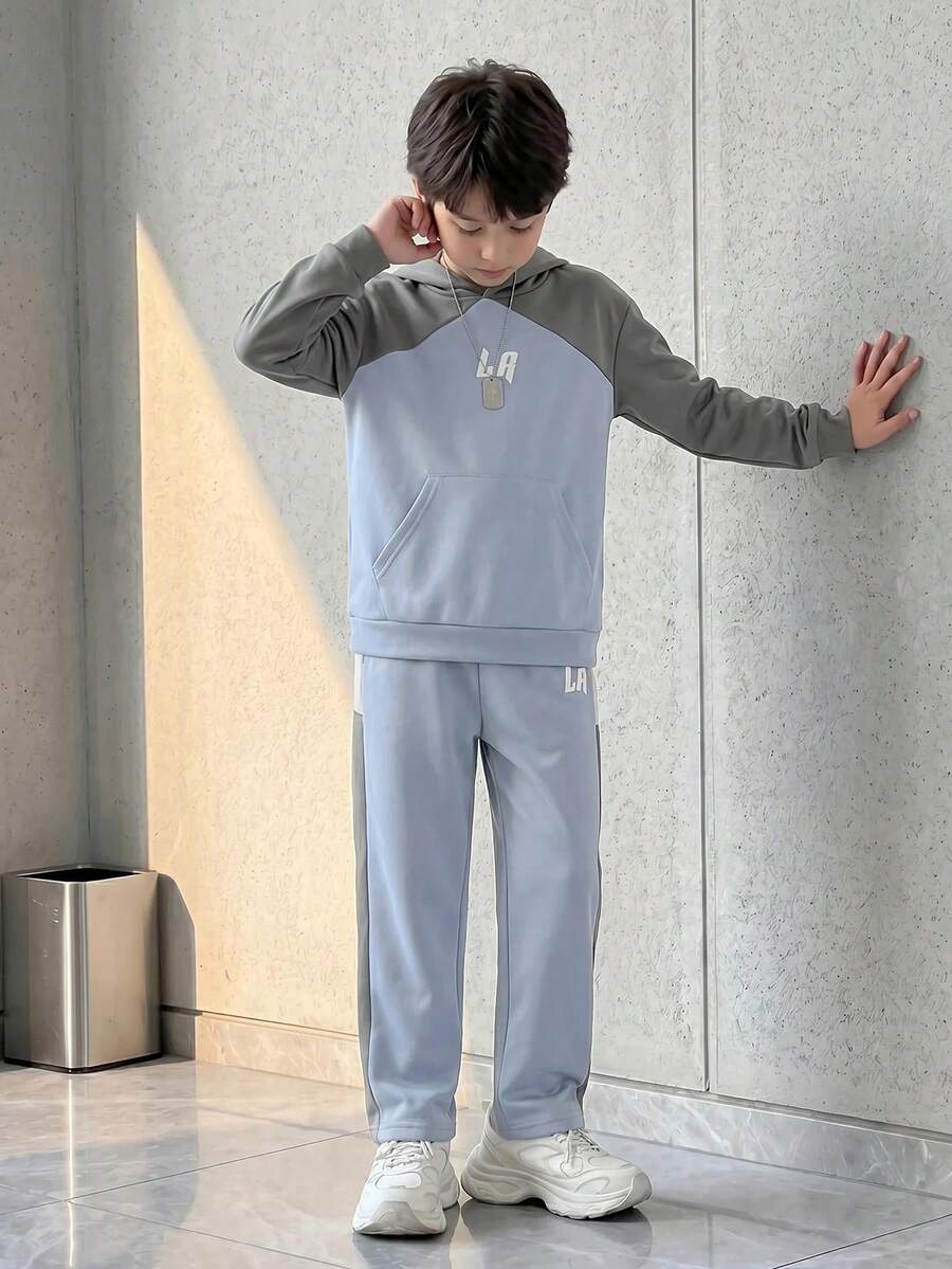SHEIN Casuvi Kids 男童连帽撞色LR刺绣长袖卫衣和运动裤两件套休闲运动服 - 彩色 - 查看 1