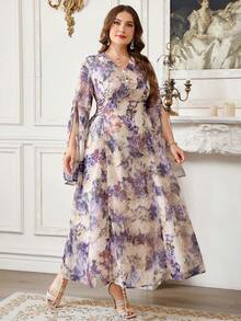 Reflora Gaun Elegan Lengan Panjang Motif Bunga dengan Belahan di Bagian Bawah untuk Wanita Ukuran Plus - Purple - View 8