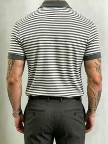 Manfinity Homme 男士拼色條紋印花休閒短袖 Polo 衫，夏季，儀式場合 - 灰色 - 查看 2