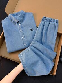SHEIN EZwear 女款馬術刺繡單排扣襯衫與長褲休閒牛仔套裝，兩件套女裝套裝 - 中等水洗藍 - 查看 7