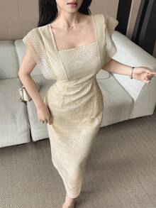 Feyla Elegantes figurbetontes Damenkleid mit quadratischem Ausschnitt in mittlerer Länge - Aprikosenfarben - Übersicht 2