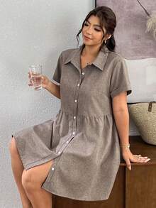 Lounesse Vestido Casual Macio e Elegante de Cor Sólida com Abotoamento Único e Pregas para Mulheres Plus Size, Uso Diário, Volta às Aulas, Marrom, Saída, Jantar, Escritório, Clube, Verão - Multicolorido - Visão 2