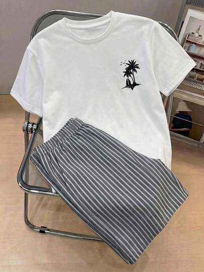 SHEIN 2件組兒童青少年男孩新款休閒簡約學院風度假風條紋King圓領短袖T恤與短褲套裝，適合夏季街頭風、日常穿著、外出、居家、度假，春夏時尚穿搭，舒適好穿，適合疊穿，時尚休閒童裝，運動學院風數位圖案T恤，開學季，春夏服飾，返校季