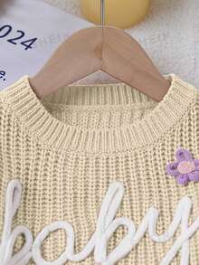 SHEIN 1件女嬰粉色圓領針織衫，附「Baby」刺繡字母與3D花朵裝飾，可愛清新簡約風，適中厚度，下擺整齊 - 杏色 - 查看 5