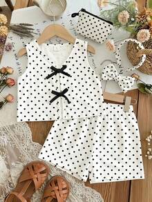 SHEIN LMoss Kids 復古甜美百搭黑白對比波點印花 親子套裝 小女孩梭織印花上衣與梭織短褲兩件套 Y2K 音樂節 BM 美式復古甜美 休閒校園運動風 戶外野餐 出遊 街頭風 - 彩色 - 查看 2