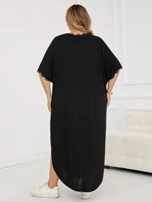 SHEIN CURVE+ 大尺碼女款春夏新款時尚通勤休閒口袋設計開衩長款袍裙 - 黑色 - 查看 2