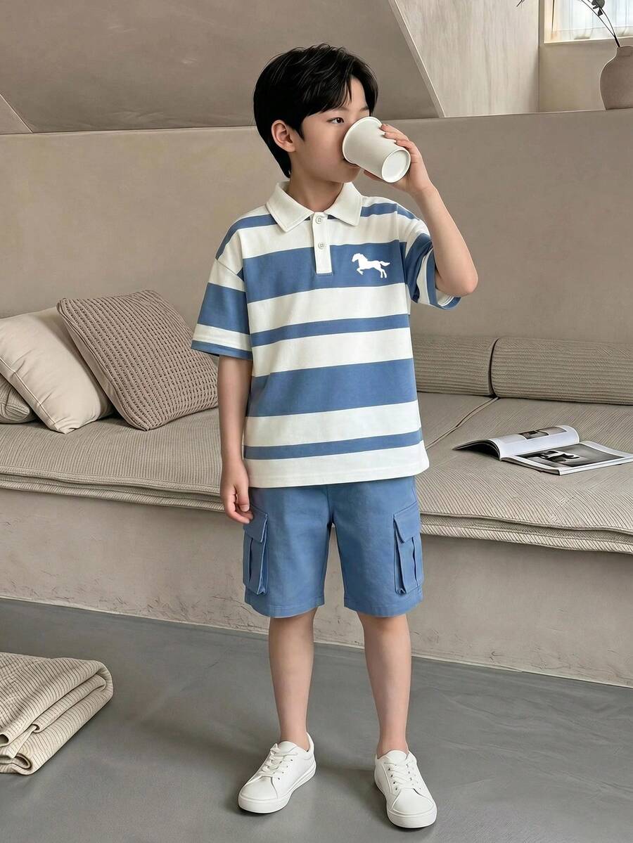 SHEIN Casuvi Kids 男童春夏短袖Polo衫和长裤两件套，时尚针织条纹动物纹印花，休闲舒适大口袋长裤，百搭户外服装 - 彩色 - 查看 1