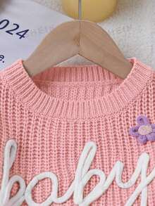 SHEIN 1件女嬰粉色圓領毛衣，繡有「Baby」字母與3D花朵裝飾，可愛清新極簡風，適中厚度，整齊下擺，緊口袖口，細緻紋理，手感滑順，適合日常穿著與戶外玩耍，適用春秋季節 - 淺粉色 - 查看 5