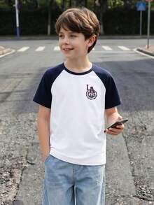 Casuvi Kids Camiseta de manga corta con cuello redondo para niño preadolescente, diseño de bloques de color azul & blanco, manga raglán, gráfico de letras, diseño de impresión LA en el pecho izquierdo, adecuada para primavera & verano, juego al aire libre, escuela, ropa de calle, fiesta y uso casual - Azul y blanco - Ver 7