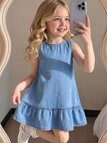 SHEIN Gaun Denim Biru Muda Pudar Tanpa Lengan dengan Bordir Pita untuk Anak Perempuan, Gaya Putri Manis Kasual Elegan dengan Hiasan Ruffle - Medium Wash - View 4
