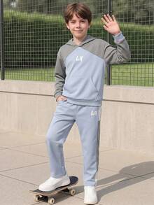 SHEIN Casuvi Kids 男童连帽撞色LR刺绣长袖卫衣和运动裤两件套休闲运动服 - 彩色 - 查看 5