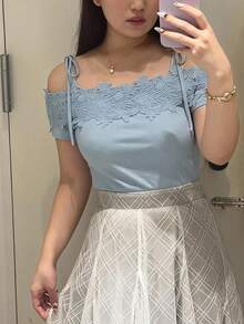 Bijouette 大尺碼女款素色對比蕾絲露肩短袖時尚T恤 - 藍色 - 查看 8