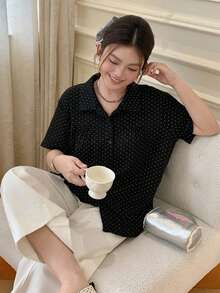 Dazy Plus 韓系時尚波點滿版印花POLO衫 短袖黑色大尺碼女款 春夏T恤 - 黑色 - 查看 4