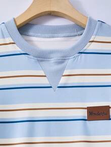 SHEIN Vacaura 男童休閒時尚極簡風多色條紋皮革拼接T恤與藍色長褲2件套，適合春夏秋日常穿著與外出 - 彩色 - 查看 4