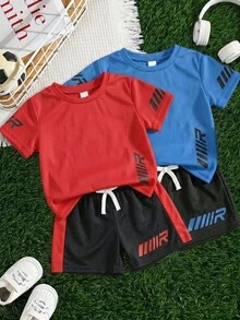 SHEIN Set de 2 piezas de camiseta y pantalones cortos con estampado de letras de color contrastante en estilo deportivo para niños, adecuado para deportes como baloncesto, fútbol, actividades al aire libre, primavera/verano - Rojo - Ver 2