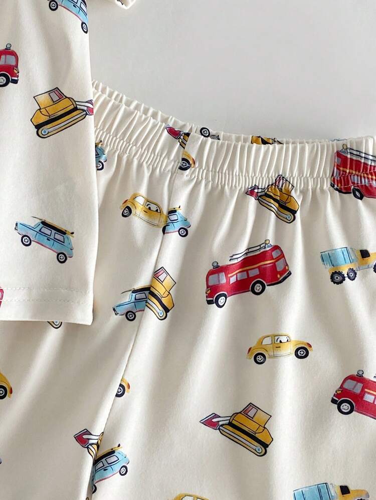 SHEIN 小男孩可愛汽車滿版印花鈕扣前襟短袖襯衫與短褲套裝，阻燃磨毛布料，優雅舒適居家服 - 杏色 - 查看 7