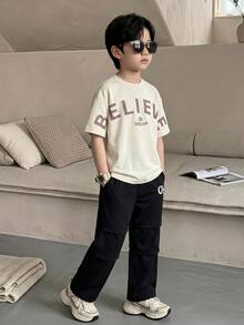 SHEIN Casuvi Kids 大童男孩字母印花短袖T恤與長褲休閒酷感套裝，米色黑色，適合學校與夏季 - 彩色 - 查看 4