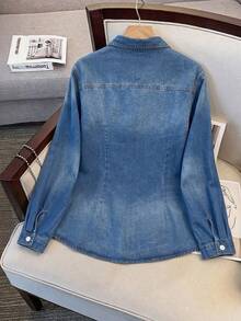 SHEIN MOD 大尺碼女款馬術刺繡長袖單排扣牛仔襯衫 - 深色水洗藍 - 查看 2