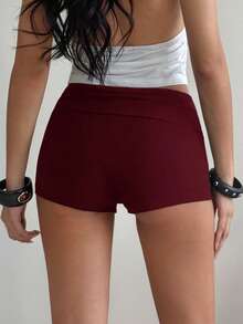 SHEIN BAE Summer Women's Iron-On Patch Pure Black Knit Shorts, Perfect For Casual Outings, Girls' Gatherings, Music Festivals, Party Layering. Black Dress, Black Iron-On Patch Shorts, Women's Casual Black Shorts, Black Shorts - Burgundy - View 2