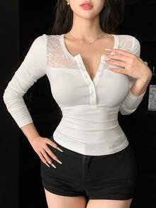 DAZY 秋冬白色鏤空蕾絲拼接上衣 休閒街頭風 性感通勤女款長袖T恤 - 白色 - 查看 7