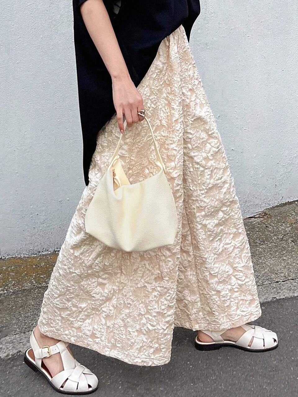 Women's Floral Textured Elastic Waist Loose Wide Leg Cropped Pants