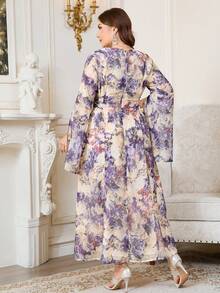 Reflora Gaun Elegan Lengan Panjang Motif Bunga dengan Belahan di Bagian Bawah untuk Wanita Ukuran Plus - Purple - View 7