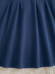 SHEIN Vestido plisado para niñas de verano, versátil, lindo y minimalista, con cuello acanalado, puños acanalados y patrón bordado en rosa - Azul Marino - Ver 7