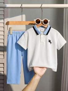 SHEIN 2件組兒童小男孩寬鬆休閒 Polo 衫與長褲套裝，男孩服飾套裝，適合春/夏、情人節、約會、夏季穿搭、海灘週末、家庭聚會、返校季、婚禮季、運動、生日派對 - 彩色 - 查看 3