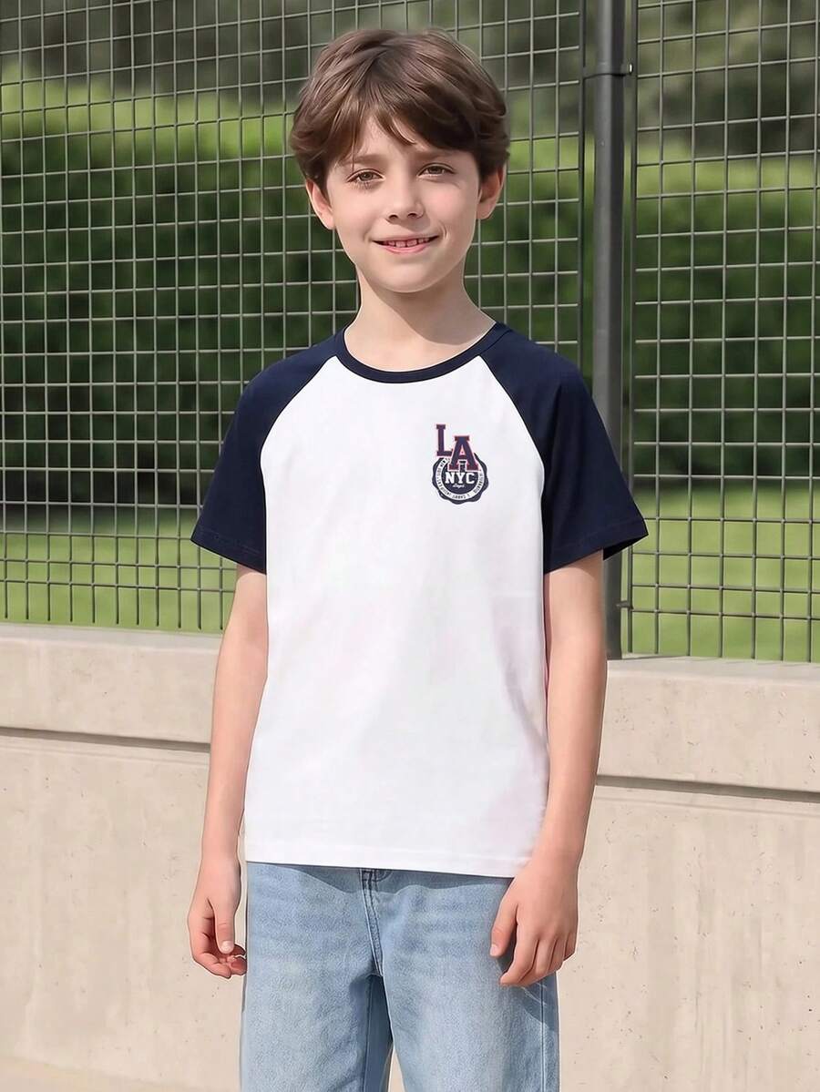 Casuvi Kids Camiseta de manga corta con cuello redondo para niño preadolescente, diseño de bloques de color azul & blanco, manga raglán, gráfico de letras, diseño de impresión LA en el pecho izquierdo, adecuada para primavera & verano, juego al aire libre, escuela, ropa de calle, fiesta y uso casual - Azul y blanco - Ver 1