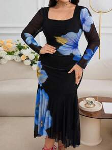 Modelyn Robe grande taille élégante à col carré, coupe slim élastique, avec grand imprimé floral romantique - Bleu azur - Voir 5