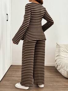 SHEIN 孕婦條紋圓領長袖T恤與可調腰圍長褲休閒簡約常規2件套，適合外出拍照，秋季款 - 棕色 - 查看 2