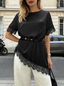 EMERY ROSE Blus Wanita Model Baru dengan Patchwork Renda, Leher Bulat, Lengan Pendek, dan Hem Asimetris - Hitam - View 3