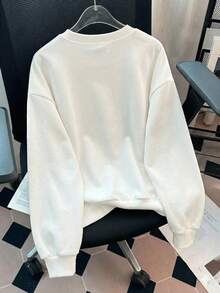 GlowEve 女士休闲白色套头卫衣，饰有红色爱心贴花，罗纹针织圆领落肩长袖常规长度上衣 - 白色 - 查看 2